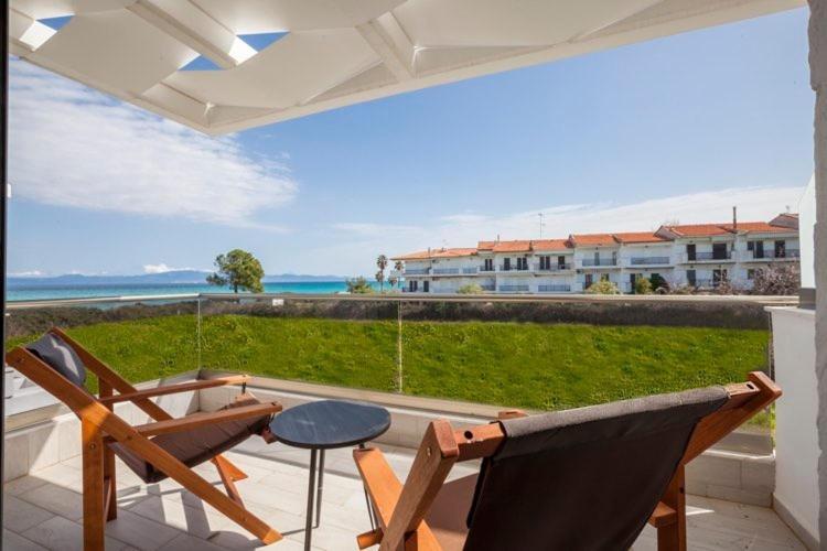 Hanioti Suite Maisonette In Front Of The Sea Dış mekan fotoğraf